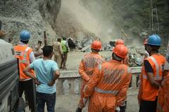 Jammu Tunnel Collapse: मलबे में अभी भी कुछ लोगों के फंसे होने की आशंका, जानें रेस्क्यू ऑपरेशन में क्यों हो रही परेशानी?