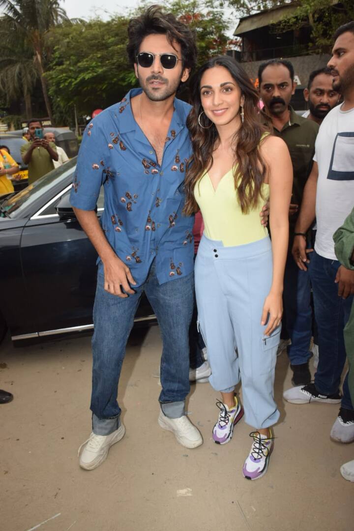 भूल भुलैया 2 की बात करें तो इस फिल्म में कार्तिक और कियारा के साथ तब्बू लीड रोल में नजर आईं हैं. इस हॉरर-कॉमेडी फिल्म को काफी पसंद किया जा रहा है.