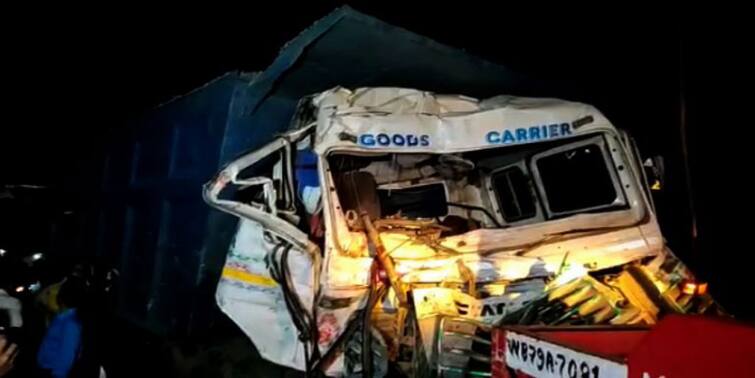 Bankura : Two injured in a road accident between lorry and dumper in Bankura Bankura Accident : বাঁকুড়ায় ডাম্পার ও লরির মুখোমুখি সংঘর্ষে জখম ২
