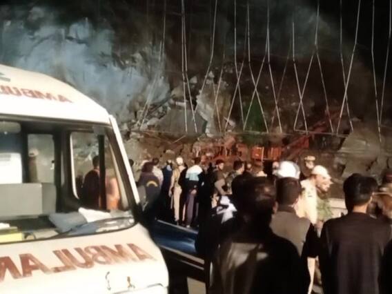 Jammu Tunnel Collapse: रामबन में जम्मू-श्रीनगर हाईवे पर टनल का हिस्सा ढहा, एक की मौत, 9 लोग अब फंसे, रेस्क्यू ऑपरेशन जारी Jammu Tunnel Collapse: रामबन में जम्मू-श्रीनगर हाईवे पर टनल का हिस्सा ढहा, एक की मौत, 9 लोग अब फंसे, रेस्क्यू ऑपरेशन जारी
