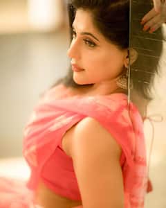 reshma pics: புடவையில் ஹாட் போஸ் கொடுத்த பிரபல சீரியல் நடிகை...!