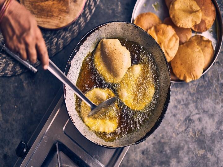 Reusing cooking oil and its harmful side effects ஏற்கெனவே சமைச்ச எண்ணெயை மறுபடி சமையலில் பயன்படுத்தறீங்களா? உஷார்!