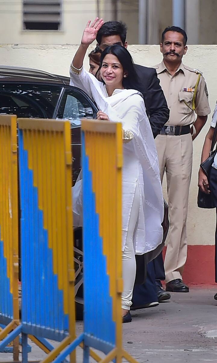 शीना बोरा हत्याकांड में मुख्य आरोपी इंद्राणी मुखर्जी रिहा हो गई हैं. वे अपनी बेटी शीना बोरा की हत्या के मामले में मुंबई की भायखला जेल में बंद थीं.