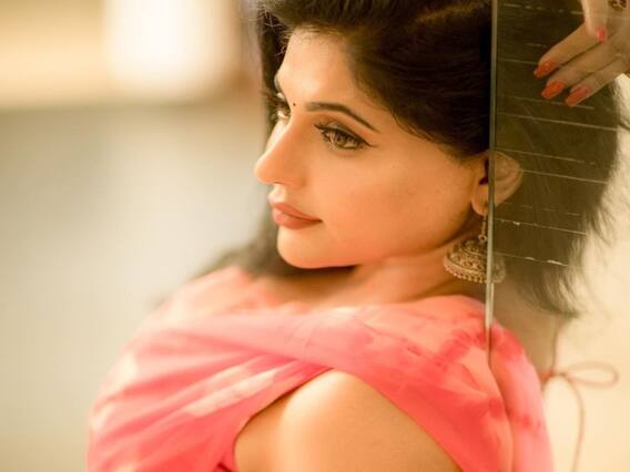 reshma pics: புடவையில் ஹாட் போஸ் கொடுத்த பிரபல சீரியல் நடிகை...! reshma pics: புடவையில் ஹாட் போஸ் கொடுத்த பிரபல சீரியல் நடிகை...!