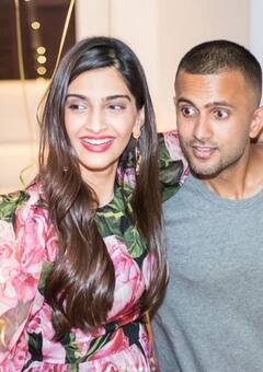 Sonam Kapoor: पति आनंद आहूजा को मिस कर रही हैं सोनम कपूर, शेयर की ये रोमांटिक थ्रोबैक तस्वीरें