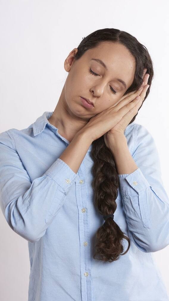 খাওয়ার পর ঘুম পাচ্ছে ? কী করবেন