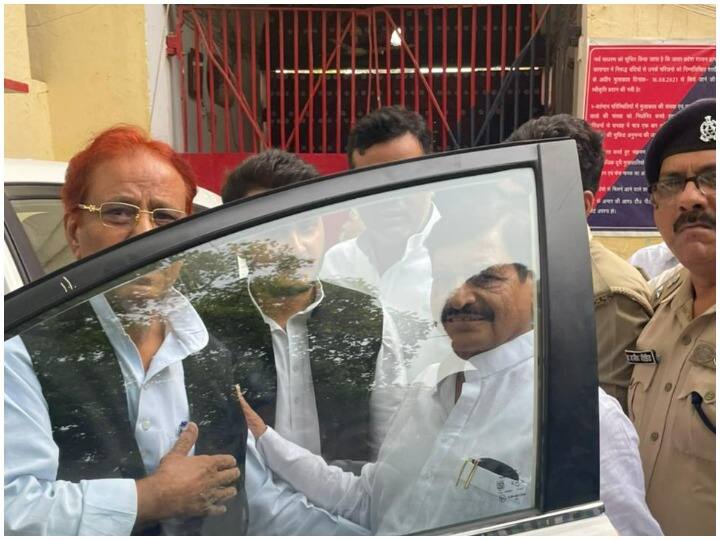SP leader Azam Khan release from Sitapur district jail welcomed by son Abdullah and Shivpal Yadav wave hands Watch: जेल के बाहर आज़म खान का हुआ जोरदार स्वागत - सामने आईं पहली तस्वीरें, अखिलेश यादव ने किया ट्वीट