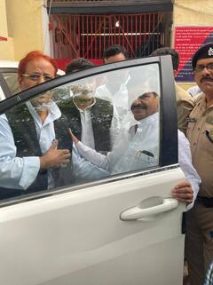 IN PICS: 27 महीने बाद जेल से बाहर आए Azam Khan, शिवपाल यादव से कुछ इस तरह की मुलाकात, देखें तस्वीरें