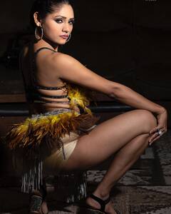 Shweta Sharma Latest Photos: भोजपुरी एक्ट्रेस श्वेता शर्मा के गोल्डन बिकिनी लुक ने उड़ाए फैन्स के होश, वायरल हुई तस्वीरें