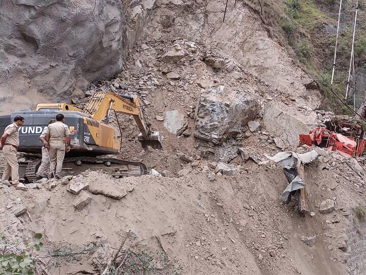 The incident occurred late on Thursday night and the rescue operation was in full swing. Officials said the three rescued workers have been admitted to hospitals. Several machines and trucks have been damaged in the incident. (Image Source: PTI)