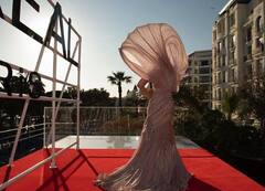 Cannes Film Festival 2022: रेड कार्पेट पर तीसरे दिन ऐश्वर्या राय बच्चन पिकं गाउन में आईं नजर, लुक देख आप भी हटा नहीं पाएंगे नजरें