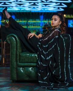 छोट्या पडद्यावर सुसंस्कृत सून आणि मुलगी अशी ओळख निर्माण करणाऱ्या टीना दत्ताचा ग्लॅमरस अंदाज!