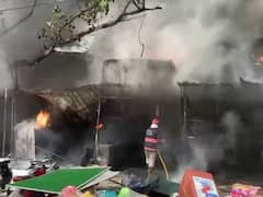Delhi Fire: दिल्ली के झंडेवालान साइकिल बाजार में लगी आग, तस्वीरों में देखें पूरा मंजर