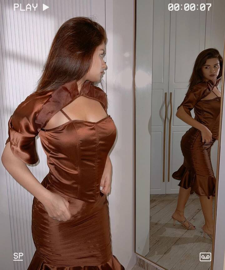 अपने फैशन सेंस की वजह से अवनीत कौर हमेशा ही सुर्खियां बटोरती रहती हैं. एक बार फिर से ऐसा ही कुछ देखने को मिला है. उन्होंने अपने ग्लैमरस अंदाज से सबका दिल जीत लिया है.