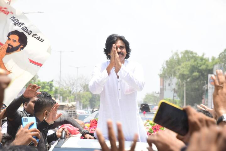 ఇటీవల ప్రమాదంలో మృతి చెందిన పార్టీ క్రియాశీలక సభ్యుల కుటుంబాలను పవన్ కల్యా్ణ్ పరామర్శిస్తారు.
