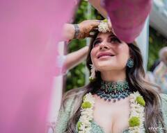 Kanika Kapoor Mehndi Pics: कनिका कपूरच्या मेहंदीचे फोटो व्हायरल; 'बेबी डॉल' लवकरच घेणार सात फेरे!