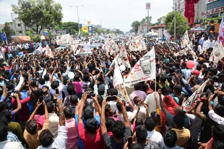 మెట్టుగూడ అంబేడ్కర్ చౌరస్తా, ఎల్బీ నగర్ మీదుగా చౌటుప్పల్ సమీపంలోని లక్కారం గ్రామం మీదుగా పవన్ నల్గొండ వెళ్తారు.