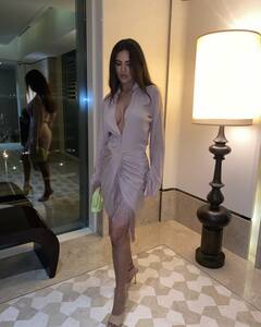 Photos: पटाखा बनकर निकलीं Esha Gupta, लुक से नज़रे हटा पाना होगा मुश्किल, देखें लेटेस्ट तस्वीरें