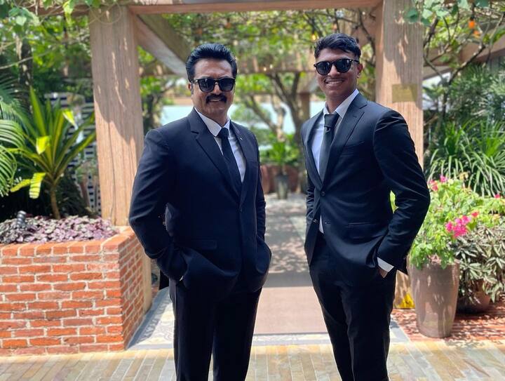 வாழ்த்துகள் கூறும் நெட்டிசன்கள்