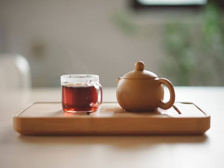 Best Natural Ice Tea With Flower Herbal Tea Recipe And Benefits Hibiscus Tea And Blue Tea Making Natural Tea: फूलों से बनाएं 2 तरह की आइस टी, हेल्थ बेनिफिट जानकर रह जायेंगे हैरान!