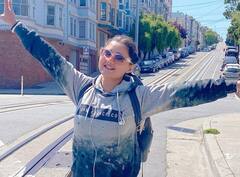 In Pics: बिना यार दोस्त के सोलो ट्रिप एन्जॉय कर रही हैं रश्मि देसाई, अब सन फ्रांसिस्को की सड़कों पर घूमती दिखीं