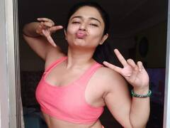 Actress Poonam Bajwa : குட்டி குட்டி உடையில் எத்தனை க்யூட் போஸ்... வாரே வாவ் அழகில் பூனம் பஜ்வா!