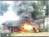 Assam Violence: असम के नौगांव जिले में मौत के बाद जबरदस्त हंगामा-  गुस्साई भीड़ ने पुलिस थाना फूंका