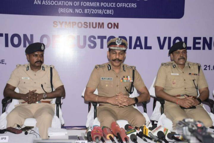People should not be afraid to see the police- DGP Silenthra Babu interview இனி லாக் அப் மரணம் கூடாது! லத்தி இல்லாம விலங்கு போடணும்! போலீசாருக்கு டிஜிபி சொன்ன புது ரூல்ஸ்!