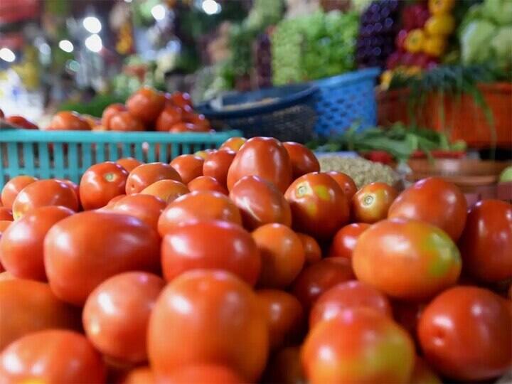 AP Tomato Price sees major hike in Andhra Pradesh; Know the reason Tomato Price: టమోటా ధరలకు మళ్లీ రెక్కలు, సెంచరీ వైపు దూసుకెళ్లడంతో సామాన్యులు బెంబేలు