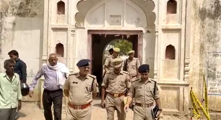 Budaun News: बदायूं में नाबालिग प्रेमी जोड़े ने मंदिर में फांसी लगाकर दी जान, परिजनों को इस बात का शक