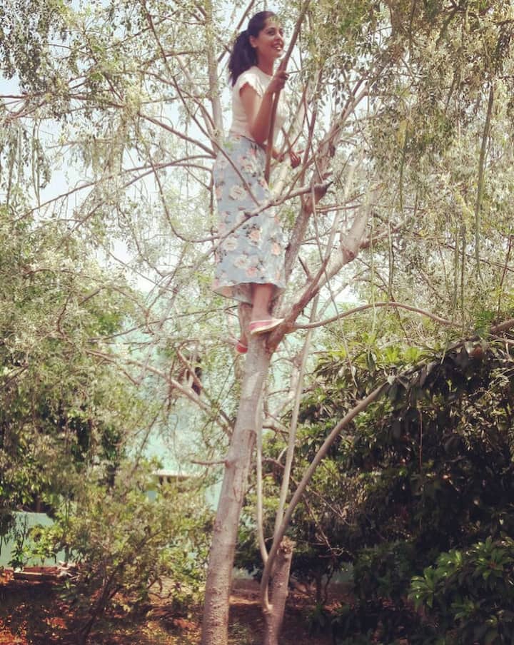 క్రిష్ క్రియేషన్ లో `మస్తీ` వెబ్ సిరీస్ లో నటించి మంచి పేరు తెచ్చుకున్న తర్వాత ఇప్పుడు తిరిగి పాపులారిటీని దక్కించుకుంటోంది. ఇలాంటి టైమ్ లో బిగ్ బాస్ ఓటీటీ లో కంటిస్టెంట్ గా అడుగుపెట్టిన బిందు అదరగొట్టేసింది.