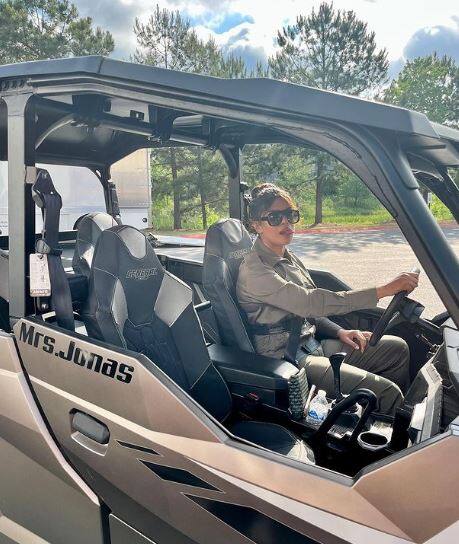 प्रियंका चोपड़ा इन दिनों 'सिटाडेल' के सेट पर जमकर मस्ती करती नजर आ रही हैं. ये हम नहीं बल्कि प्रियंका चोपड़ा की सोशल पोस्ट बता रही हैं.