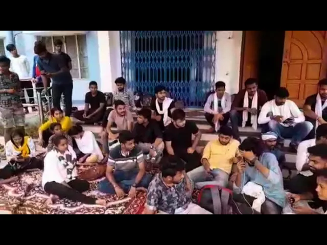 Asansol:অনলাইন পরীক্ষার দাবি, হামলার প্রতিবাদে অনশনে কাজি নজরুল বিশ্ববিদ্যালয়ের পড়ুয়া।Bangla News