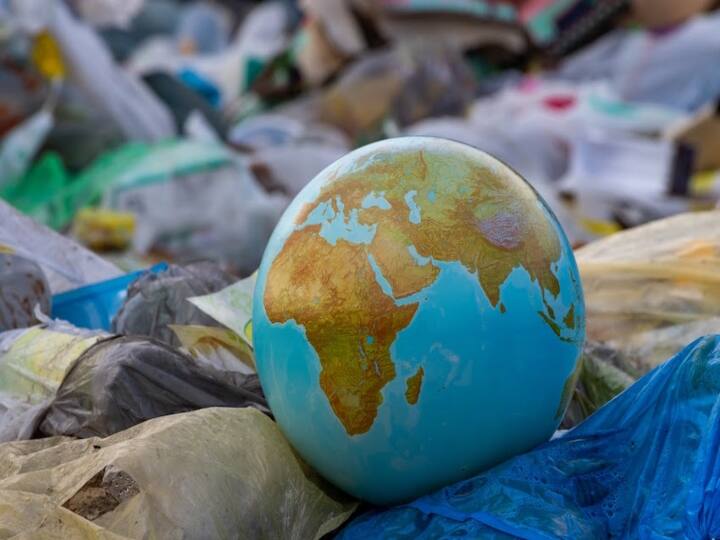 global plastic pollution, Impacts on the world by plastics Say No To Plastic : 'ஆக்கும் அறிவியல் அழிக்கவும் செய்யும்' பிளாஸ்டிக் பிடியில் சிக்கித் தவிக்கும் உலகம்..!