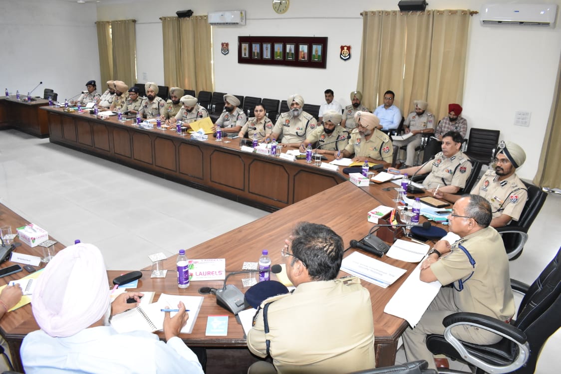 DGP Punjab Meetings: ਡੀਜੀਪੀ ਪੰਜਾਬ ਵੱਲੋਂ ਉੱਚ ਪੱਧਰੀ ਮੀਟਿੰਗਾਂ ਦੀ ਪ੍ਰਧਾਨਗੀ, ਕਾਨੂੰਨ ਵਿਵਸਥਾ ਅਤੇ ਅਪਰਾਧ ਦੀ ਸਥਿਤੀ ਦਾ ਜਾਇਜ਼ਾ