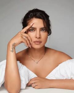 Bollywood Celebs Unknown Facts: करोड़ों रुपए की फीस छोड़कर इन बॉलीवुड सेलेब्स ने किया फ्री में काम, ये रही लिस्ट