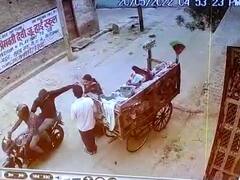 Firozabad News: फिरोजाबाद में बीजेपी नेता के घर के सामने बदमाशों ने लूटी सोने की चैन, घटना सीसीटीवी में कैद