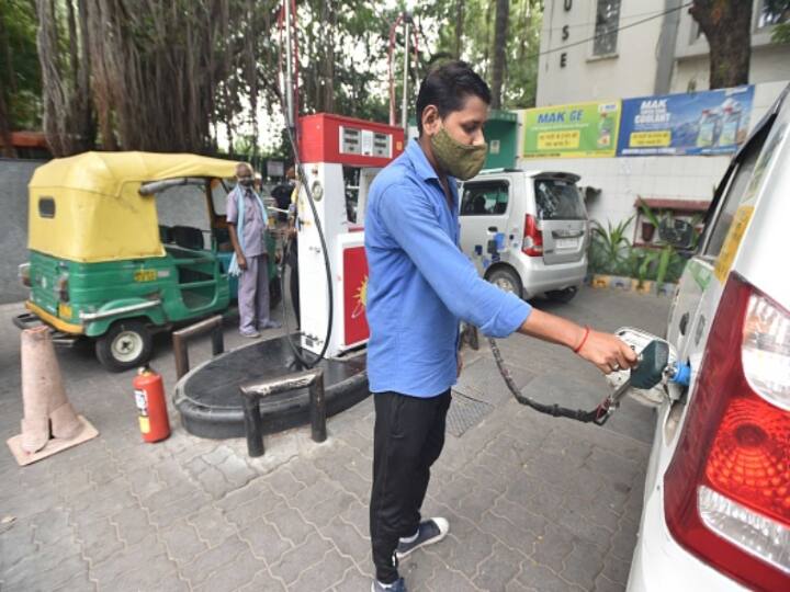 Maharashtra news CNG price hiked by Rs 3 in Nashik from midnight Nashik CNG Rate : नाशिककरांना सीएनजी दरवाढीचा शॉक, जाणून घ्या नवे दर 