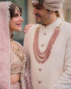 In Pics: হাতে হাত রেখে একসঙ্গে পথচলার প্রতিজ্ঞা! বিয়ে সারলেন কণিকা-গৌতম