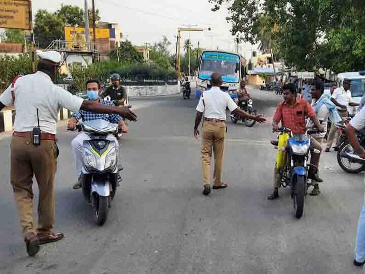 Those behind the bike should also wear helmets  Chennai Police Chennai Police: இரு சக்கர வாகன ஓட்டிகளின் அவசர கவனத்திற்கு… உங்களுக்கான அவசர தகவல் இதோ!