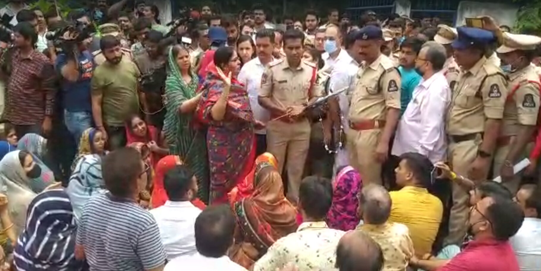 Begumbazar Honor Killing : నా అన్నలే హత్య చేశారు, వారిని ఉరితీయాలి - మృతుని భార్య సంజన డిమాండ్
