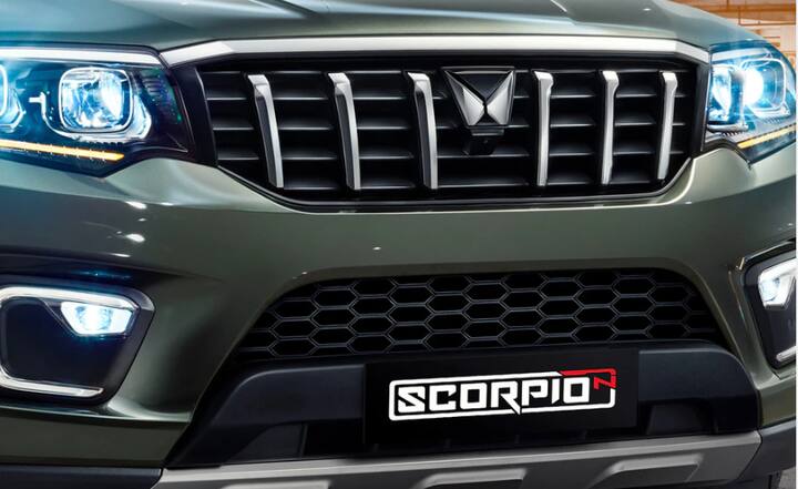 स्कॉर्पियो-एन का सिल्हूट काफी हद तक महिंद्रा एक्सयूवी 700 जैसा दिखता है. महिंद्रा स्कॉर्पियो-एन के बाहरी हिस्से में ट्विन-पॉड एलईडी प्रोजेक्टर हेडलैंप, एलईडी फॉग लैंप, नया महिंद्रा लोगो, बड़ा विंडो फ्रेम और बहुत कुछ होगा.