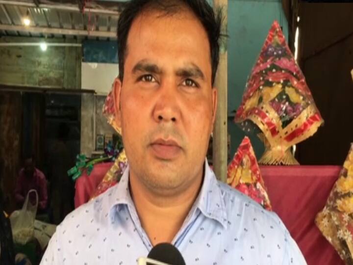 एक फूल व्यापारी ने बताया,