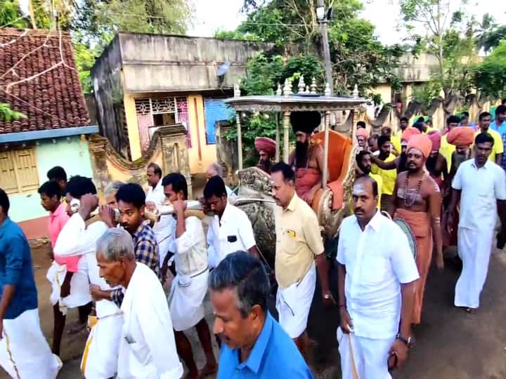 Dharmapuram Adheenam who went to Pallak and worshipped தருமபுரம் ஆதீன குருபூஜை விழா: நாற்காலி பல்லக்கில் தருமபுரம் ஆதீனம்.! நாளை பட்டணப் பிரவேசம்!