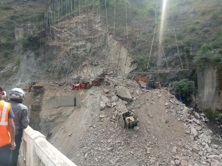Jammu Tunnel Collapse: रामबन सुरंग हादसे की जांच को लेकर केंद्र ने गठित की तीन सदस्यीय समिति, 10 मजूदरों की हुई थी मौत