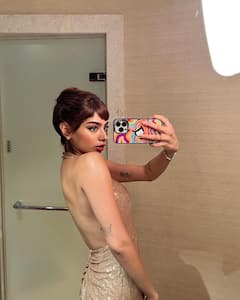 Khushi Kapoor Photos: ग्लैमर के मामले में बहन जाह्नवी कपूर से कम नहीं खुशी कपूर, लेटेस्ट फोटोज पर जरा डालिए तो नजर