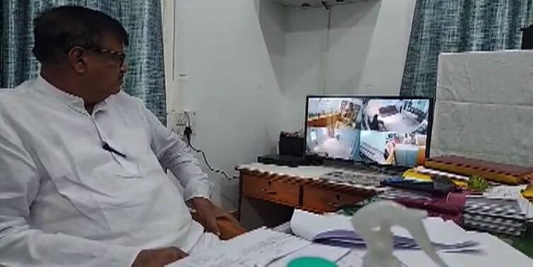 Initiative to restore work culture in Coochbehar Municipality, CCTV cameras installed Coochbehar: কোচবিহার পুরসভায় কর্মসংস্কৃতি ফেরাতে উদ্যোগ, পুরভবনে বসানো হল সিসি ক্যামেরা