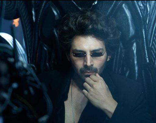 फिल्म निर्माता अनीस बज्मी की हालिया रिलीज 'भूल भुलैया 2' ने बॉक्स ऑफिस पर 14.11 करोड़ रुपये की कमाई की है.