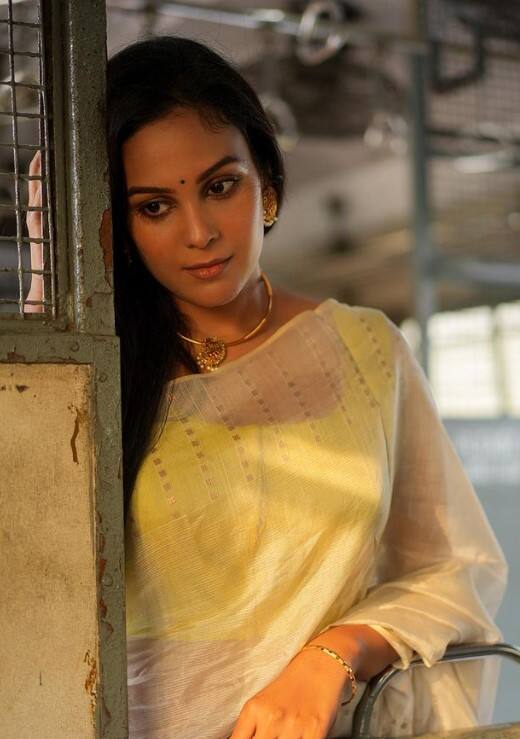 ஏ ரயிலே உன் போலே என் உள் நெஞ்சில் ஓட்டம்