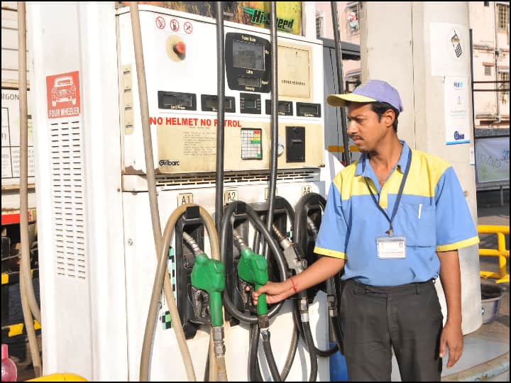 after central government maharashtra uddhav thackeray government also reduced vat on petrol diesel  મહારાષ્ટ્રમાં પેટ્રોલ-ડીઝલના ભાવમાં થશે ઘટાડો, જાણો ઉદ્ધવ સરકારે શું કરી જાહેરાત